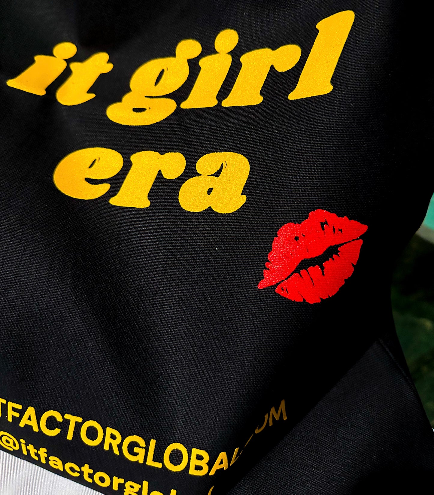 HER “IT GIRL ERA” Tote Bag in Cotton